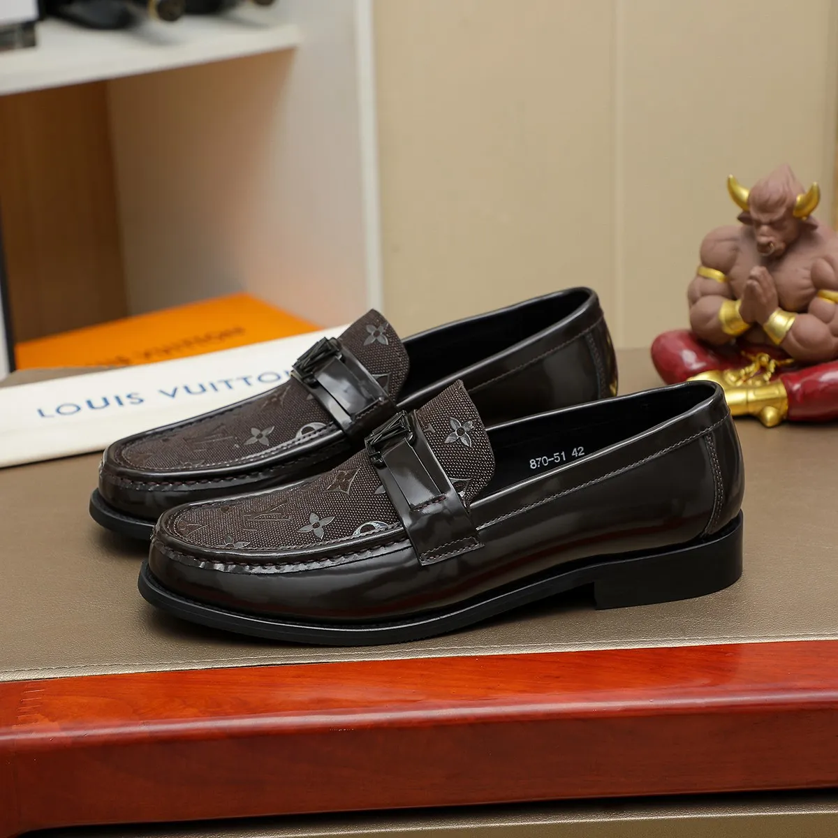 Men's shoes 💰 460 💰 Louis Vuitton LV ® 🆕 model 🔛Full shoe counter, first layer cowhide, 🐂leather lined casual shoes for men, super soft outsole, essential for driving. Counter synchronization, original first layer cowhide, completely 1:1 mold customization🌹top version, color optional! Number: 39-44 (customized at 38.45)
